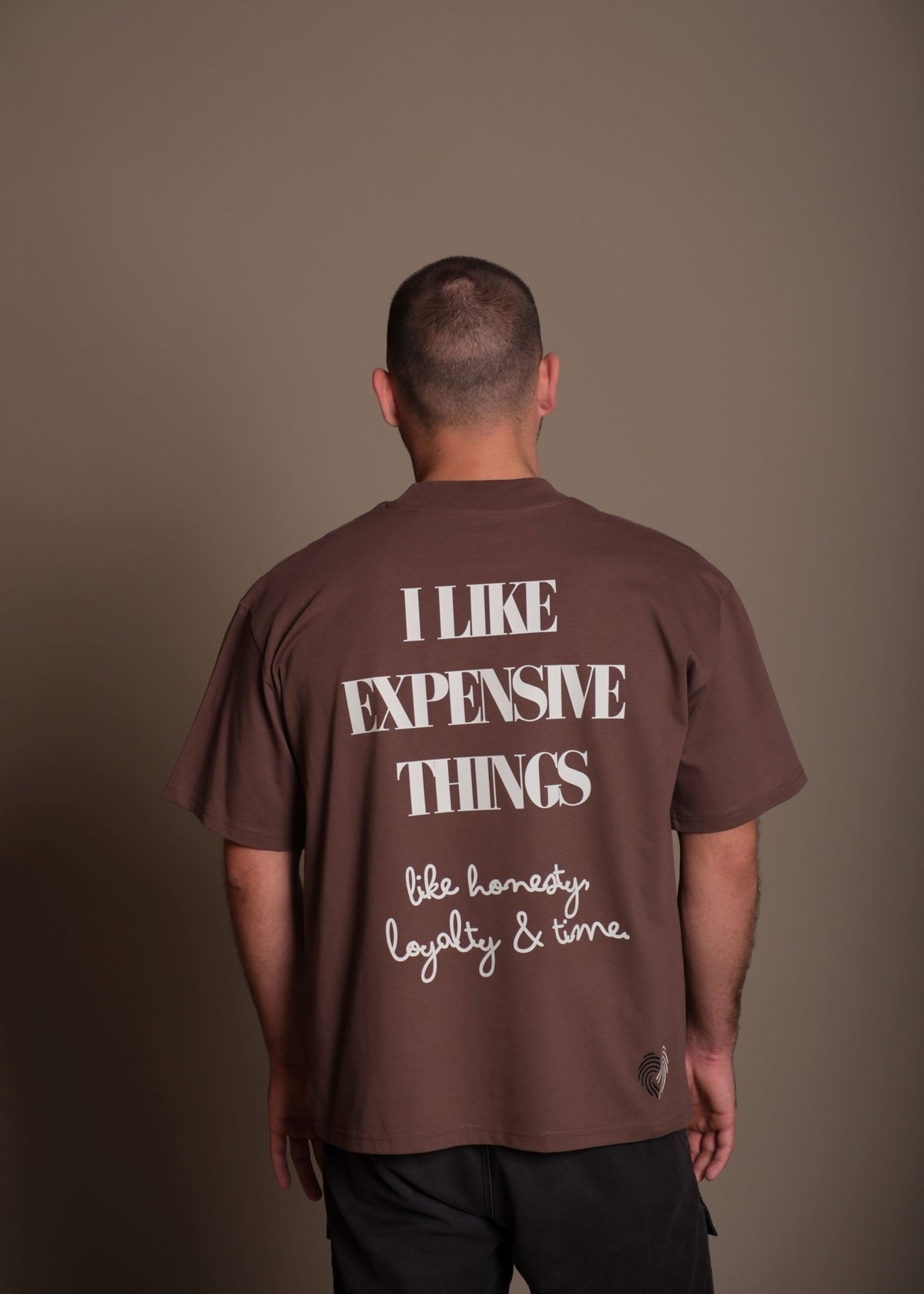 Кафява мъжка oversize тениска  EXPENSIVE ТASTE от 100% органичен памук