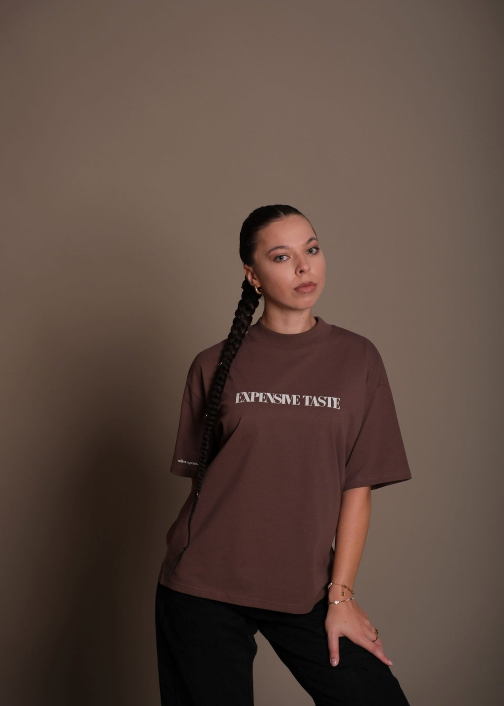 Кафява женска oversize тениска  EXPENSIVE ТASTE от 100% органичен памук