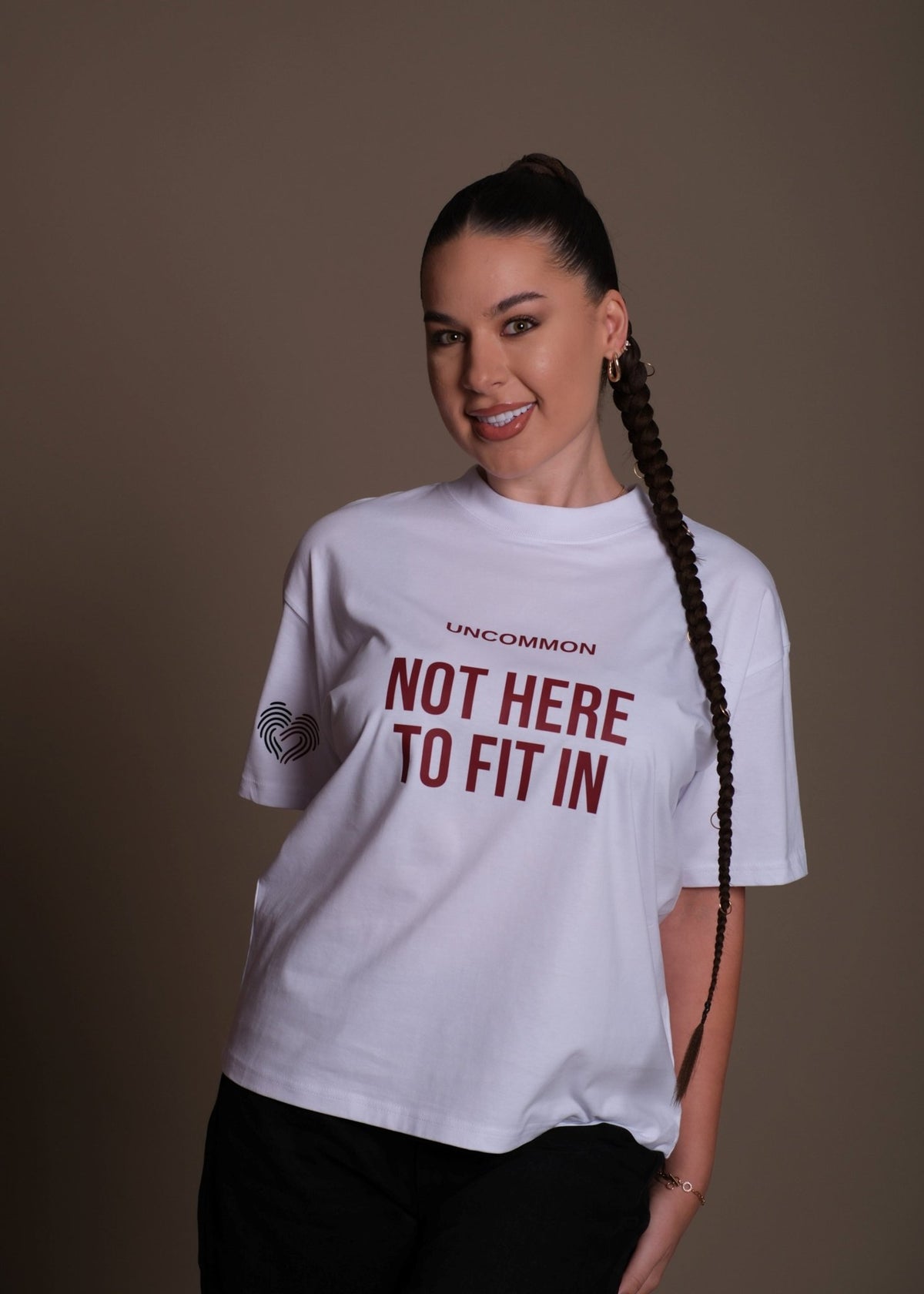 Бяла женска oversize тениска NOT HERE TO FIT IN от 100% органичен памук