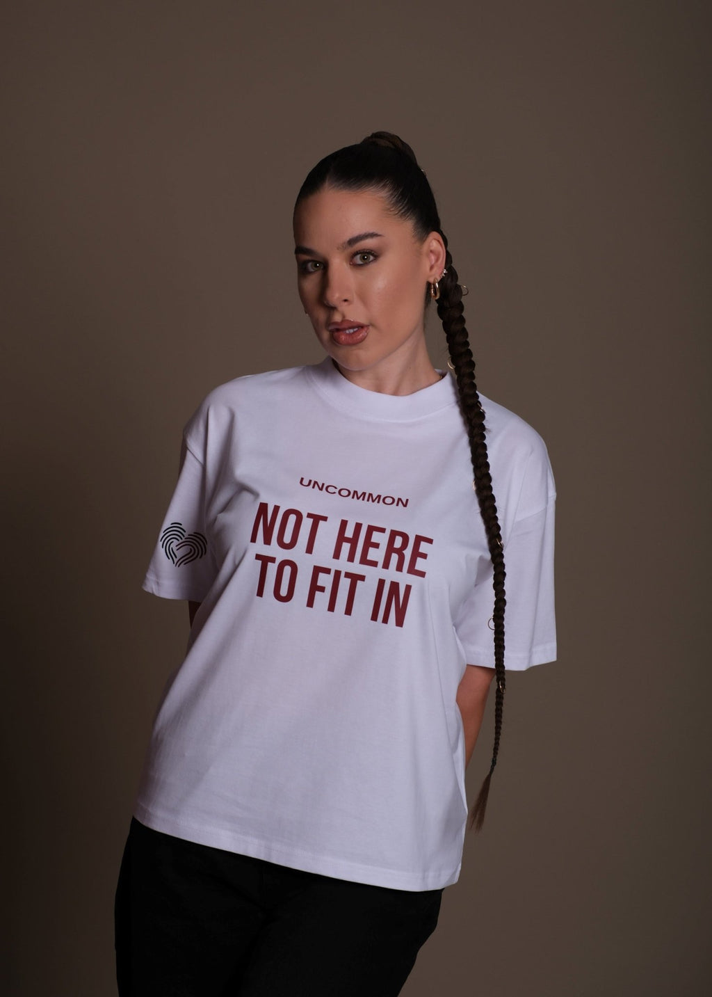 Бяла женска oversize тениска NOT HERE TO FIT IN от 100% органичен памук
