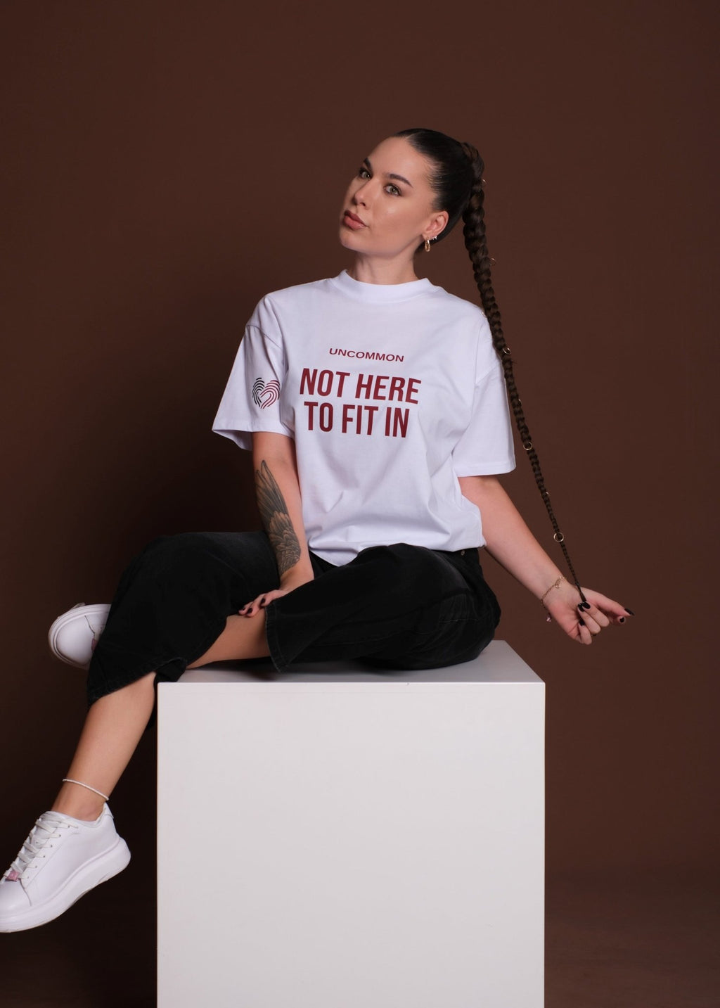 Бяла женска oversize тениска NOT HERE TO FIT IN от 100% органичен памук