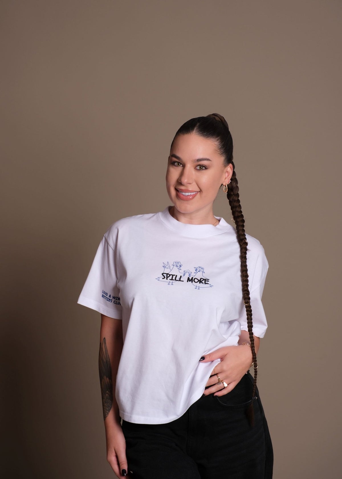 Бяла женска oversize тениска  BESTIES от 100% органичен памук